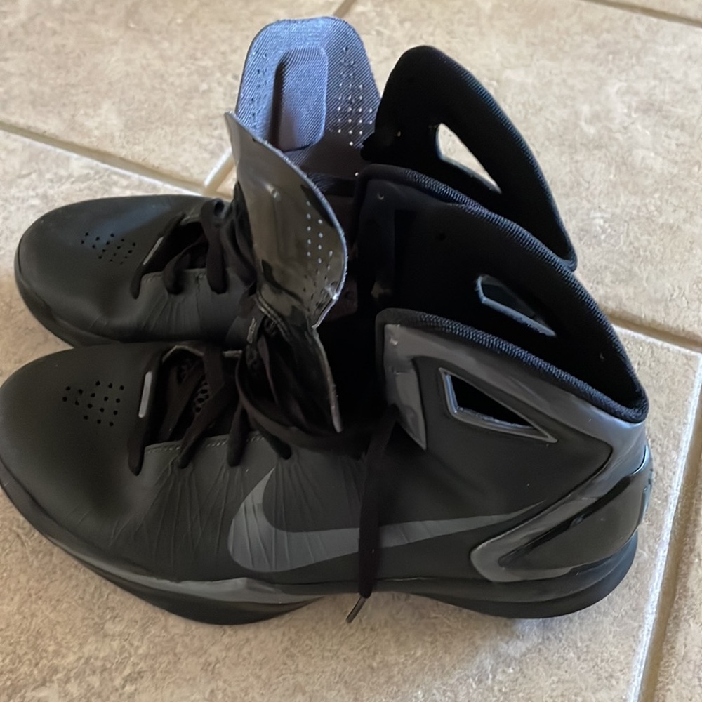 Nike Men’s 10.5 Black Hyperdunk Shoes